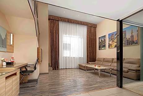 Dossen - Deluxe Family Room
