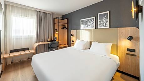 Superior King Room with One King Bed