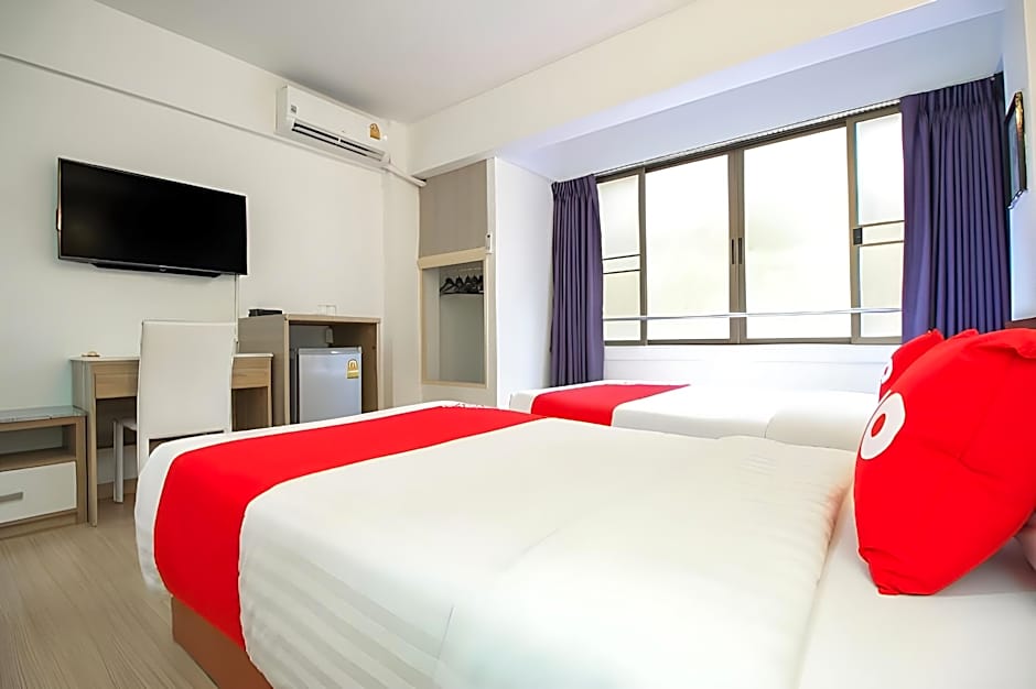 Crown Bts Nana Hotel