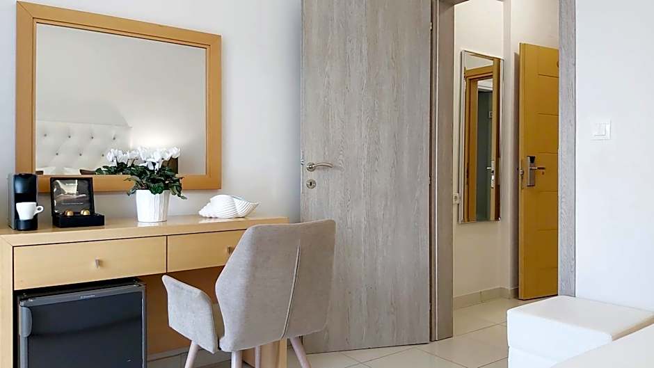 Akrogiali Exclusive Hotel (Adults Only)