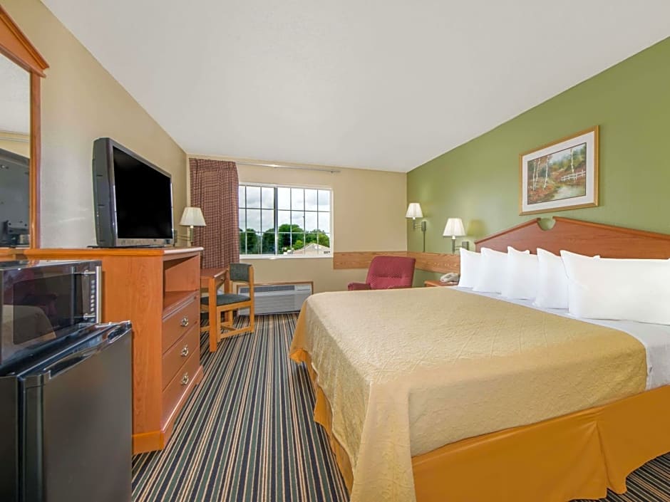 Days Inn Ottumwa – Ottumwa, IA