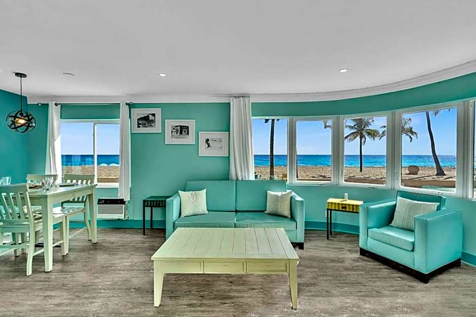 Panoramic beachfront Suite