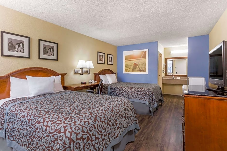 Days Inn by Wyndham College Park Airport Best Road