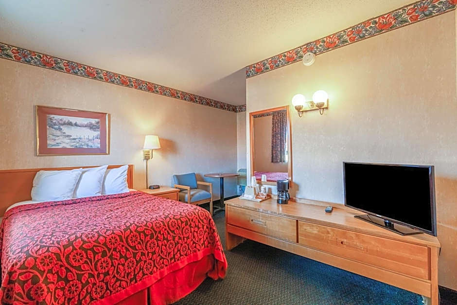 Ozark Junction mountain view by OYO