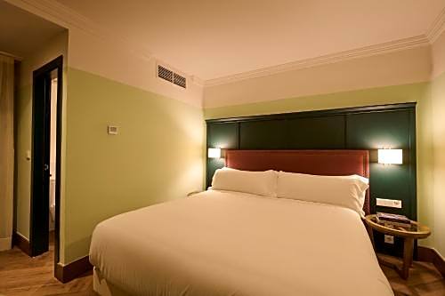 Honest Granada Hotel