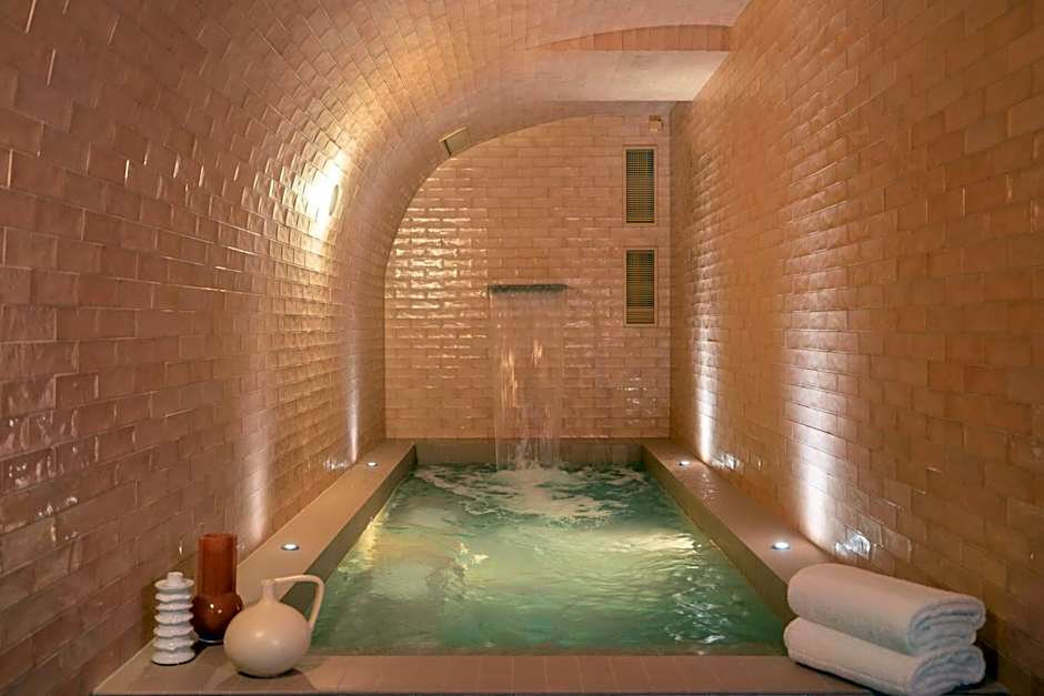 Le Petit Oberkampf Hotel & Spa
