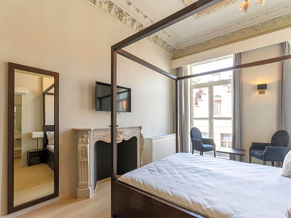 Lace Hotel