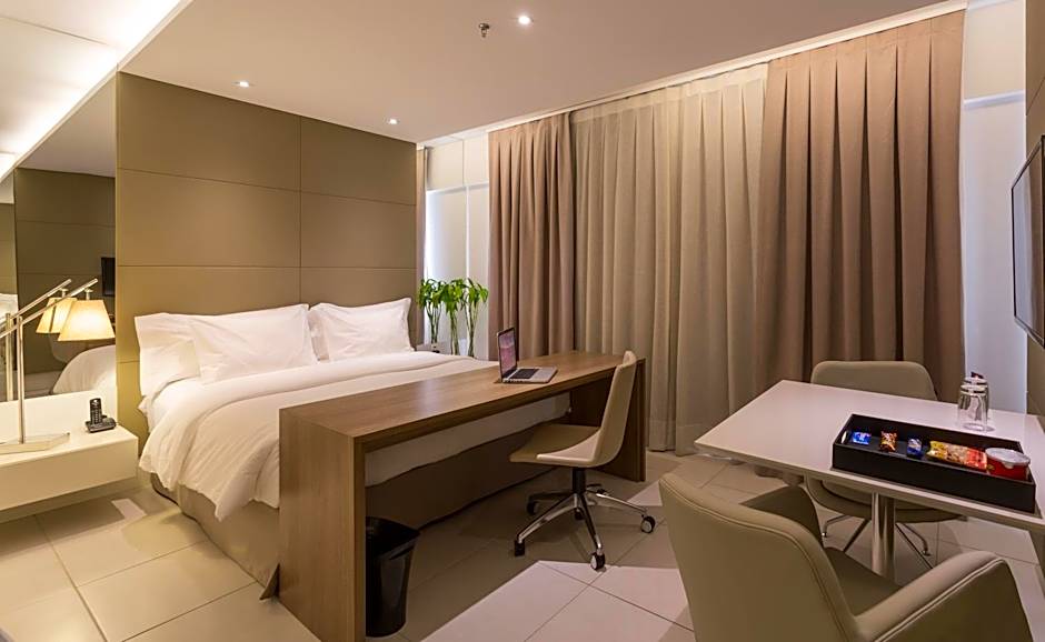 Photo 1 of 7 of Business 1 King Bed