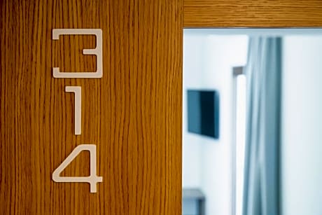 Single Room with Mountain View