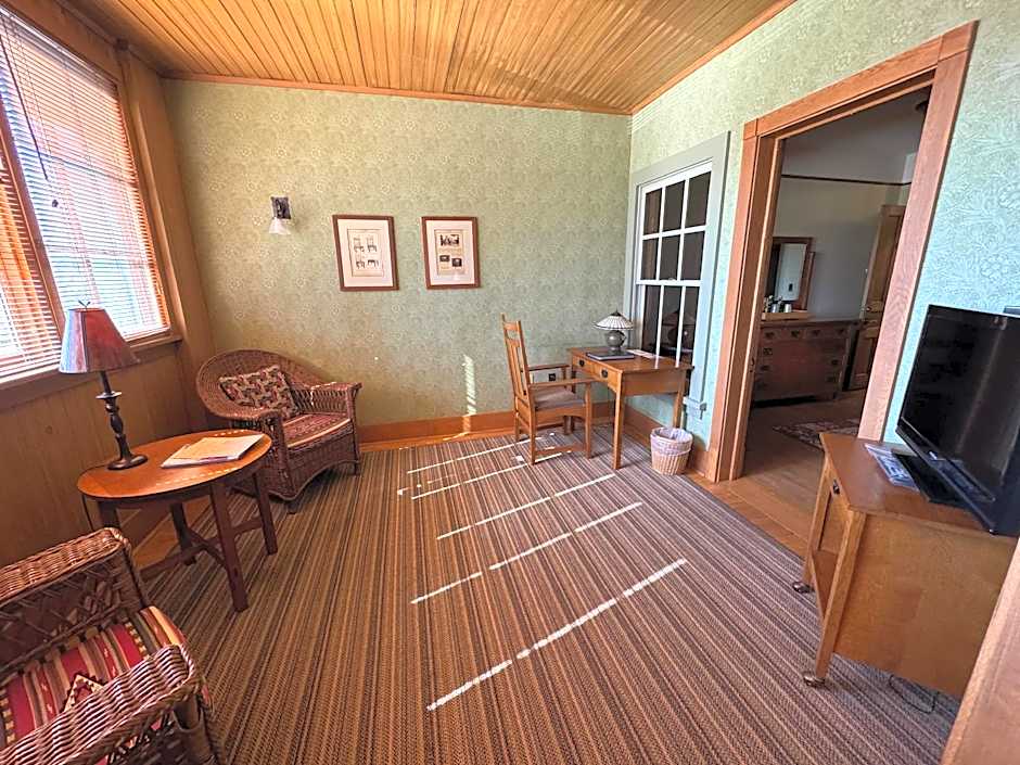 Roycroft Inn