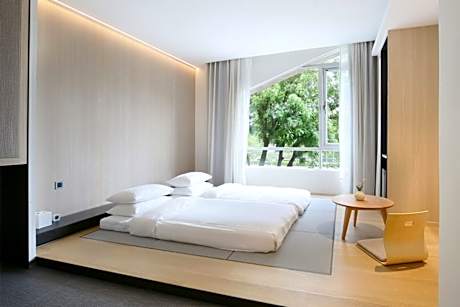 Japanese-style Room (2 Beds)
