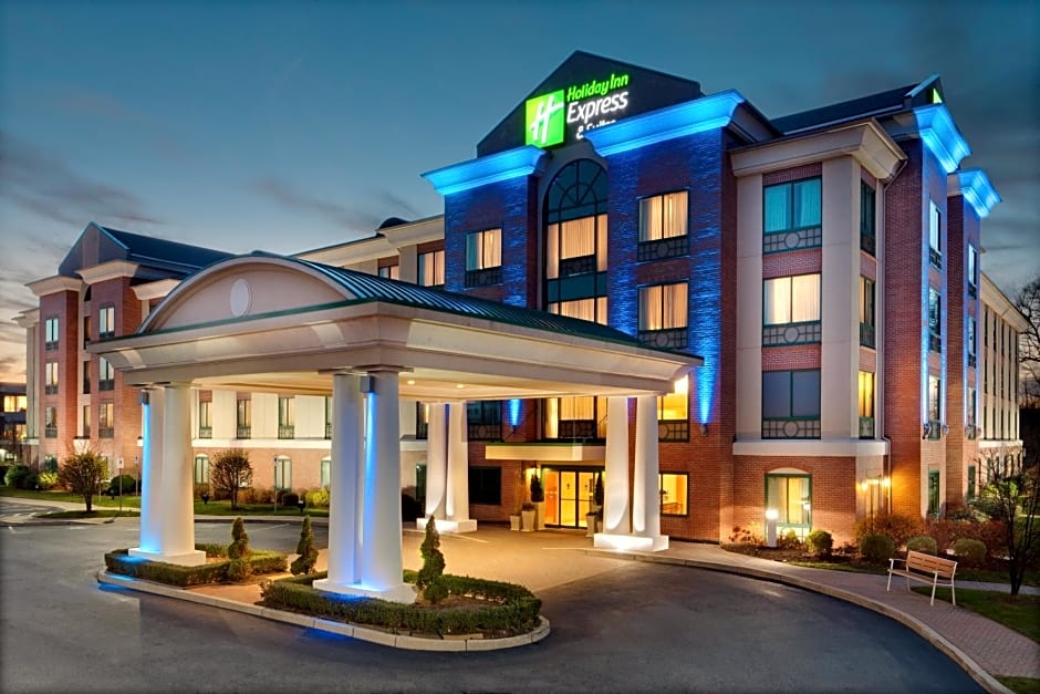 Holiday Inn Express Hotel & Suites Warwick-Providence Airport By IHG