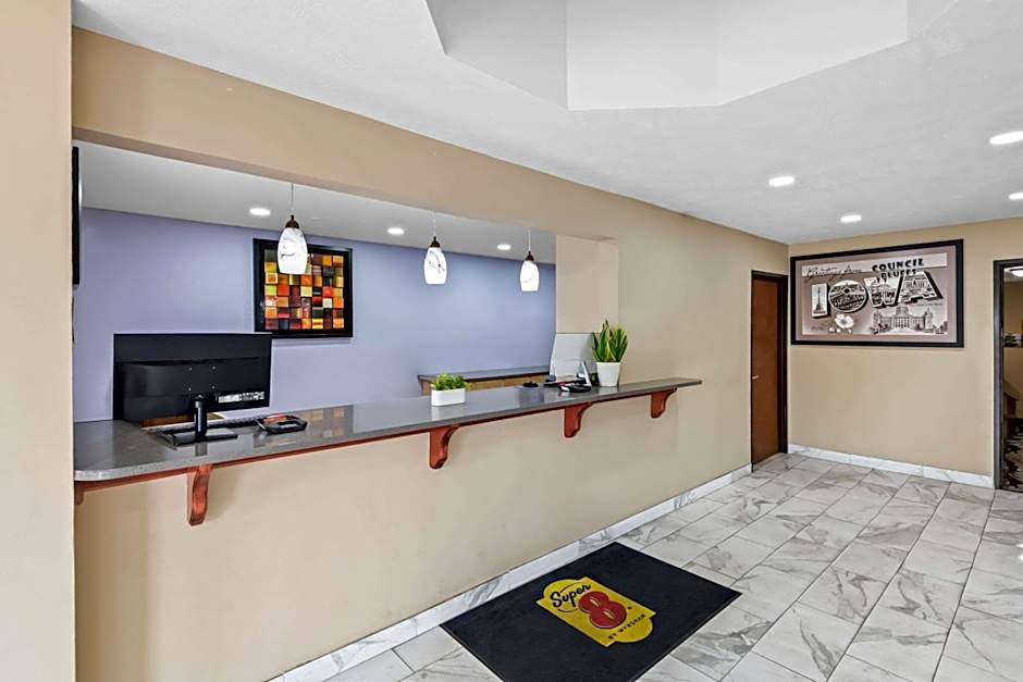 Super 8 by Wyndham Council Bluffs IA Omaha NE Area