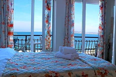 Double or Twin Room with Sea View