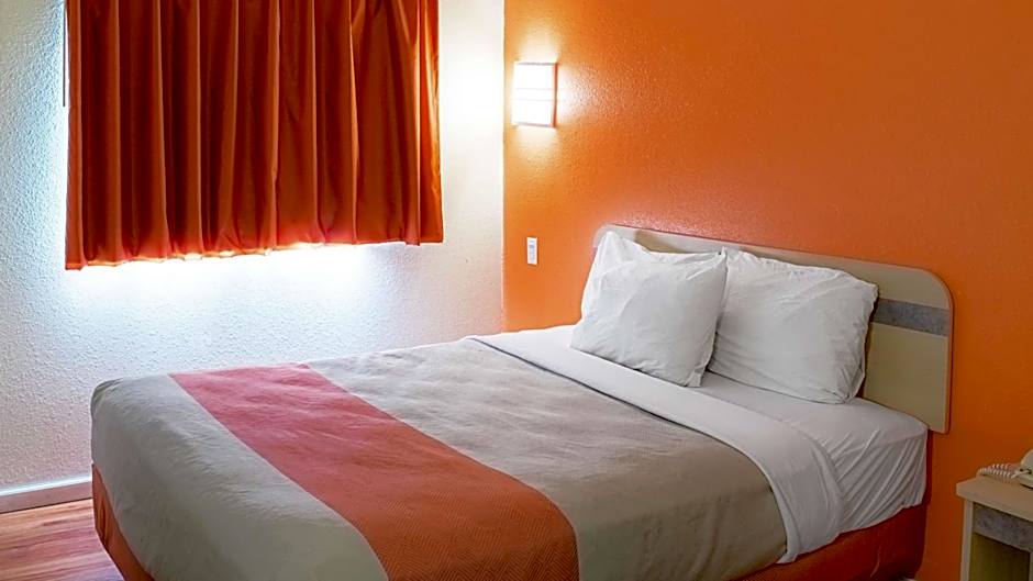 Motel 6-Seymour, IN - North