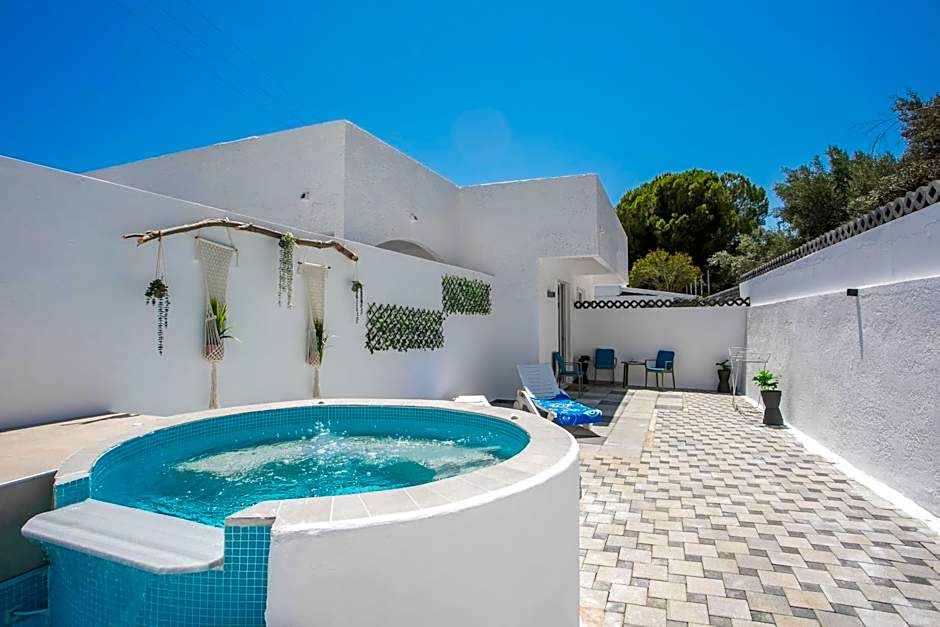 CASA MIKELE by Sarikas - SEA SIDE SUITES and STUDIOS -adults only