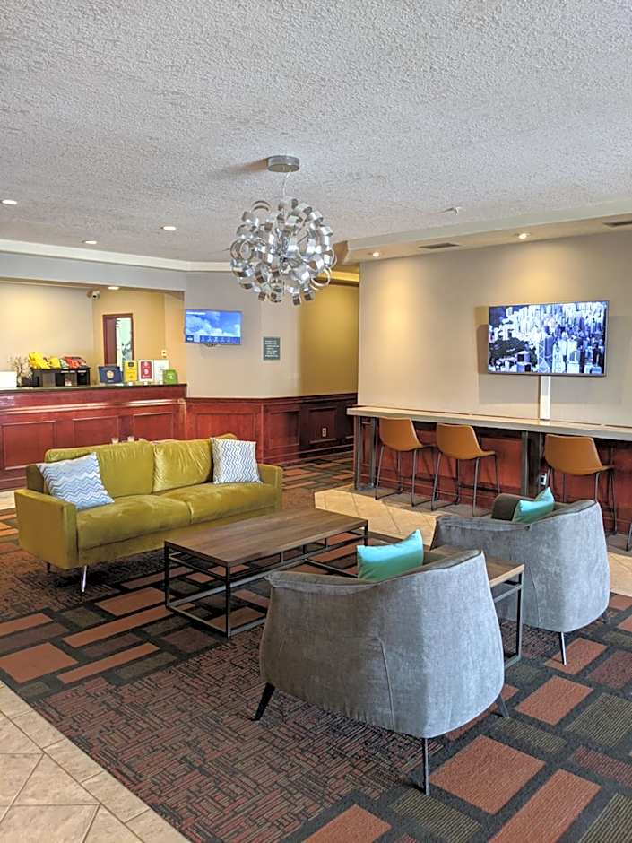 Foxwood Inn & Suites Drayton Valley