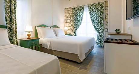 Triple Room with Garden View