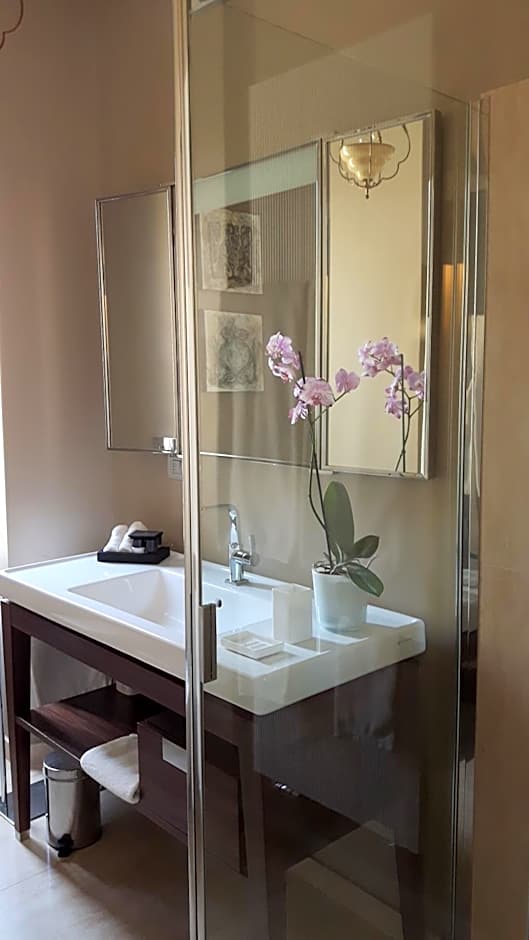 Bronzino House