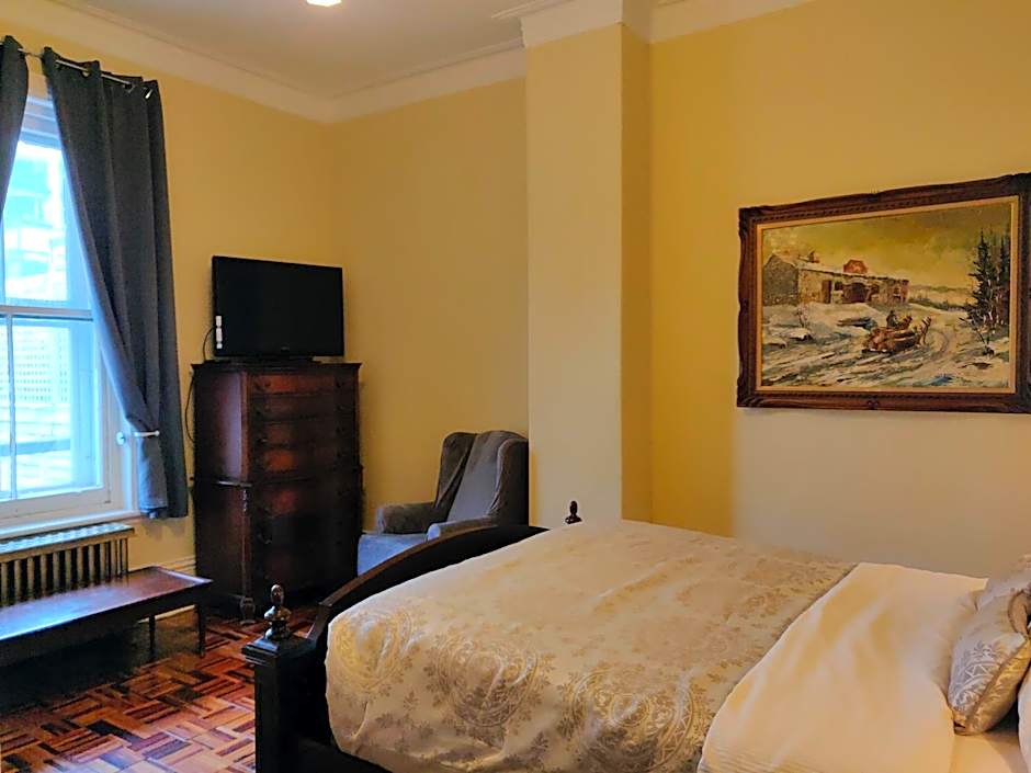 Photo 1 of 8 of Deluxe 1 Queen Bed