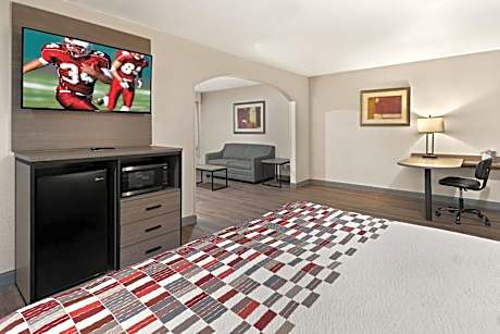 Suite King with Jetted Tub Non-Smoking