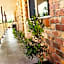 Kennedy Drive Boutique Motel & Nursery- Close To City Centre & Airport