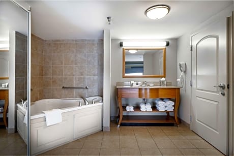 1 King Bed Studio Suite W/ Sofabed Nonsmoking