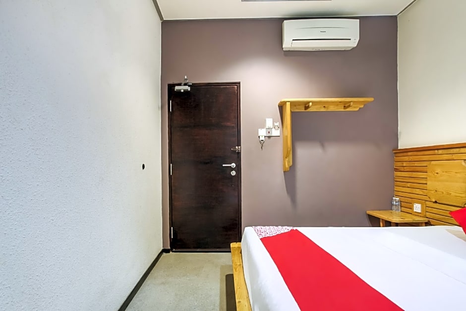 OYO 89454 Hotel Pavilion Inn