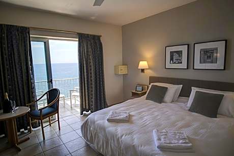 Double or Twin Room with Sea View