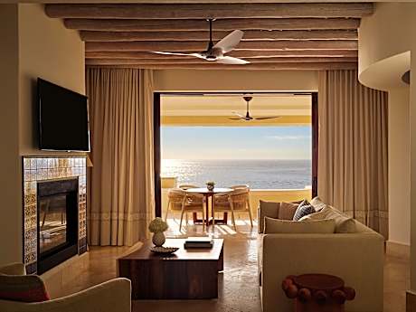 1 Bedroom Ocean View Suite With Plunge Pool