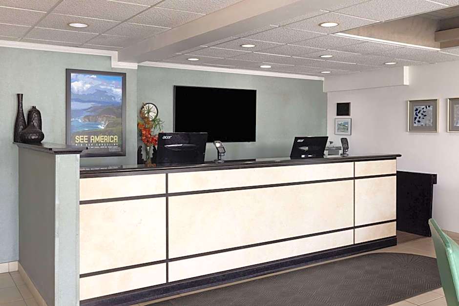 Travelodge by Wyndham Monterey Bay