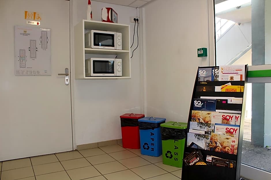 Premiere Classe Saint Quentin En Yvelines - Elancourt