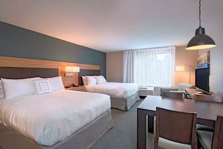 Studio with Two Queen Beds - Hearing Accessible