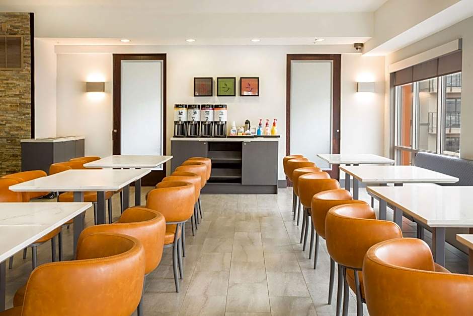 Hampton Inn By Hilton And Suites Seattle-Downtown