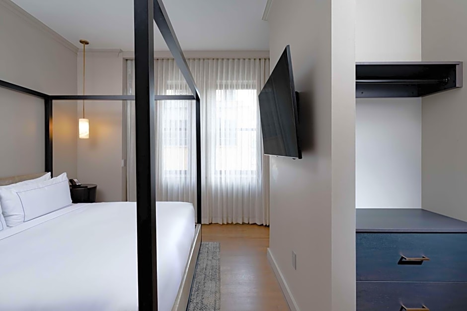 Hotel Fort Des Moines, Curio Collection by Hilton