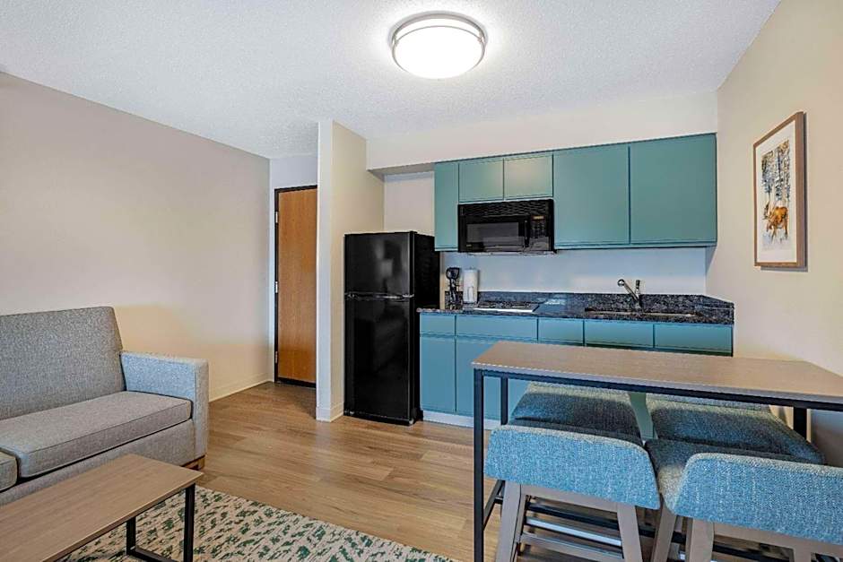 AmericInn by Wyndham Proctor Duluth Black Woods Conv Ctr