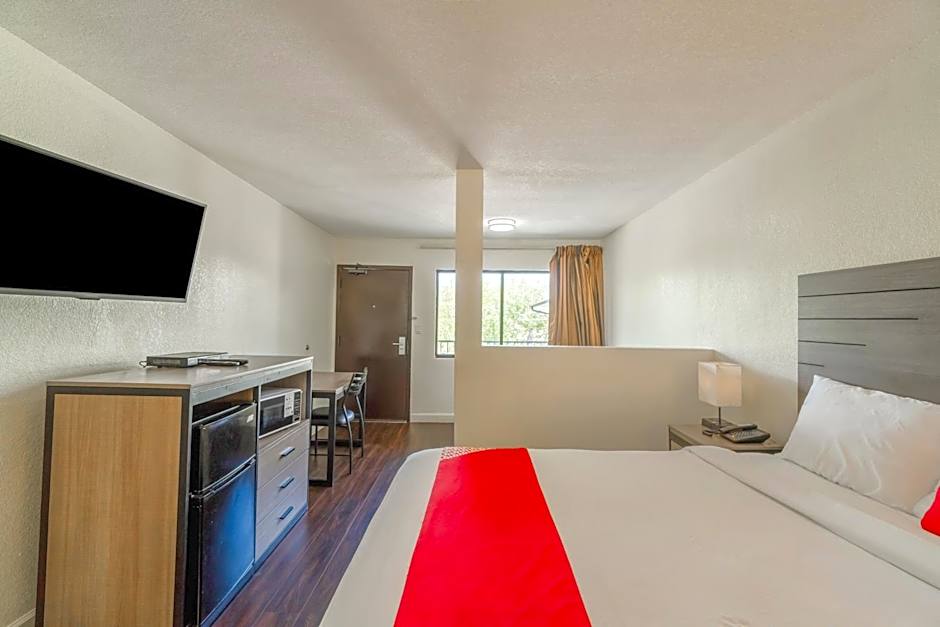 OYO Hotel Houston N Fm-1960 Champions TX