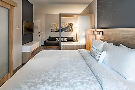 King Suite with Trundle Bed