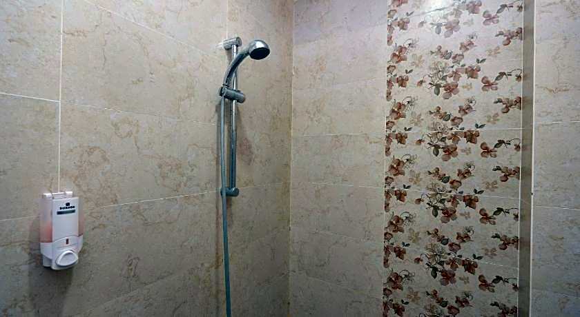 RedDoorz near Plaza Simpang Lima