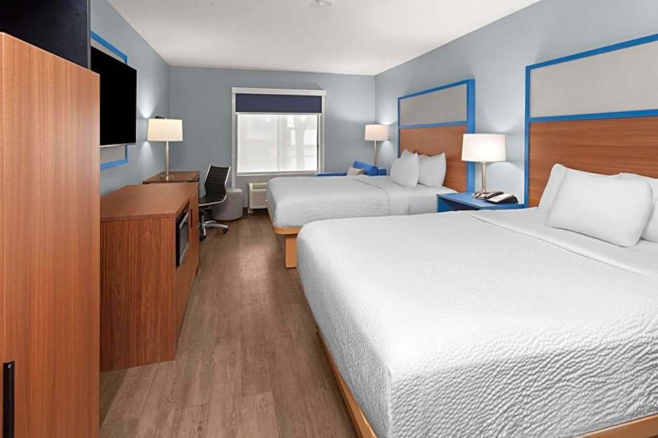 AmericInn by Wyndham Reedsburg