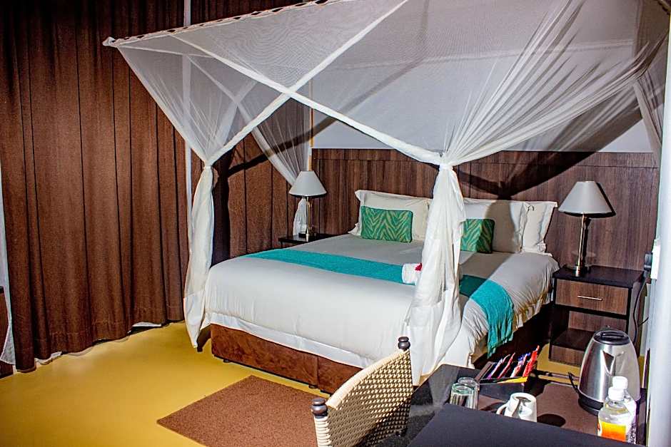 Foto 1 di 6 di 1 King Bed or 1 Twin Bed Suite, Poolside