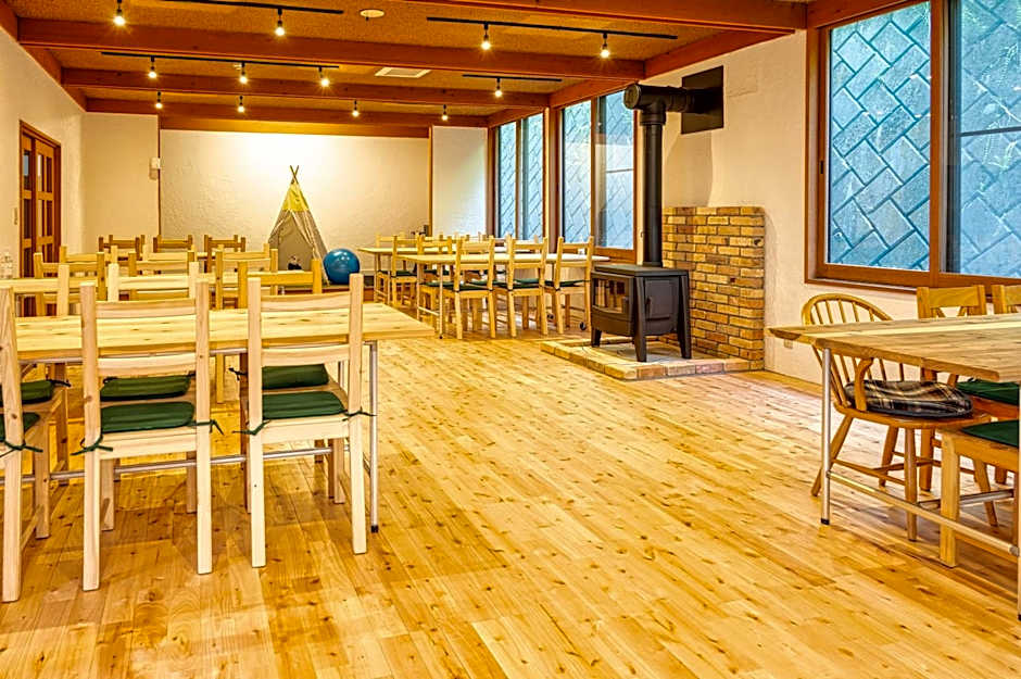 Hütte Jil Shirakabako at 1,400m