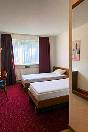 Basic Twin Room