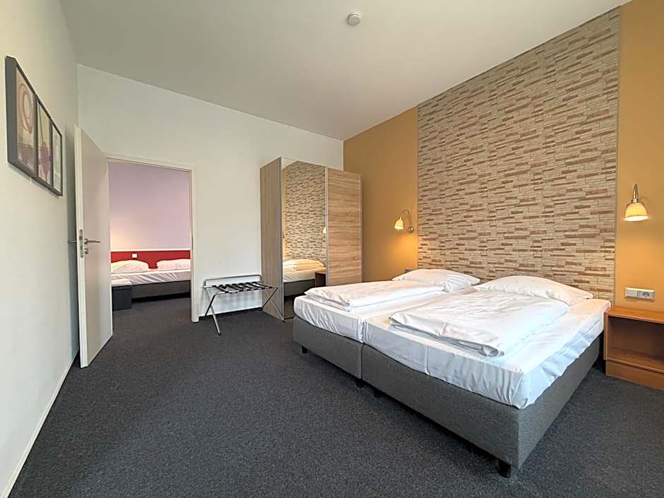 Photo 1 of 9 of Quadruple Room