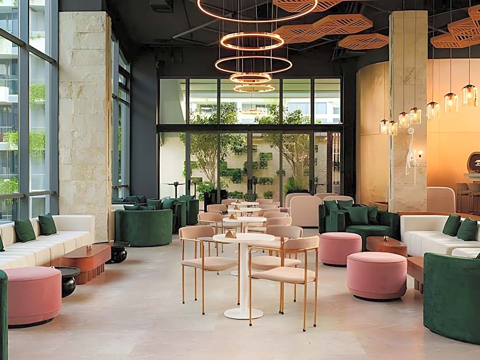 La Green Hotel & Residence