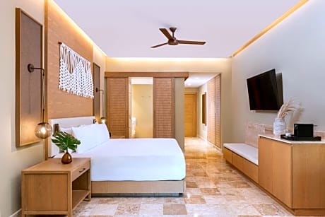 Ocean Front Swim Out King Suite