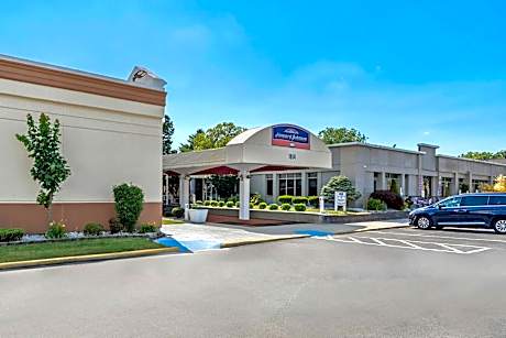 Howard Johnson by Wyndham Albany