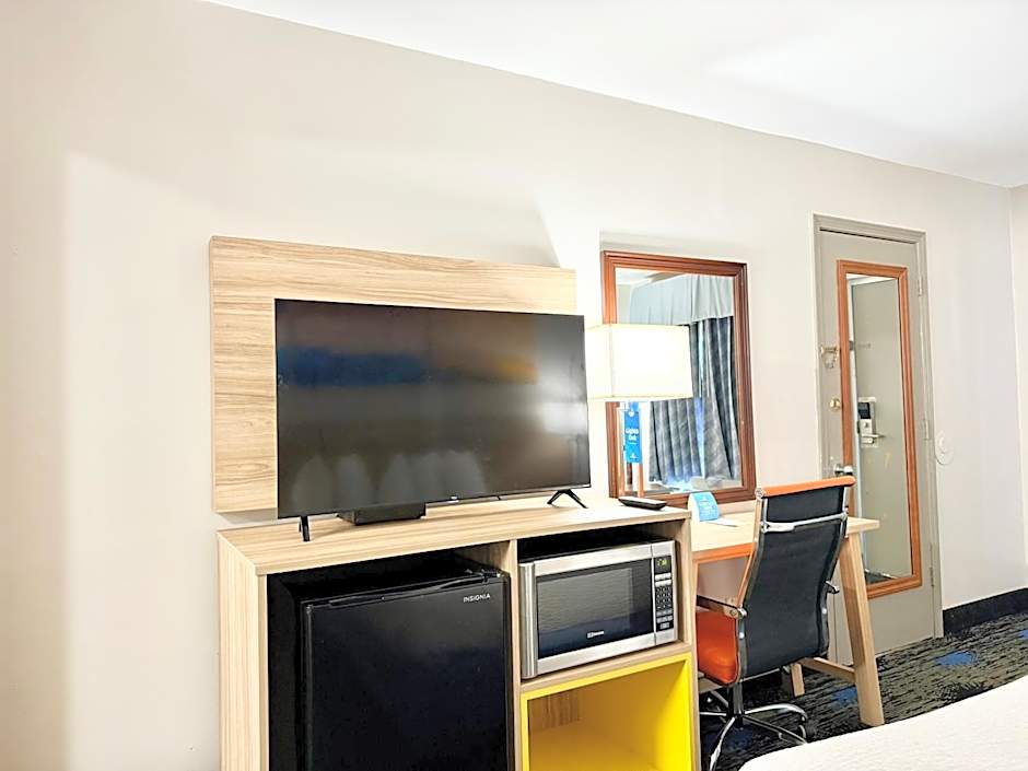 Days Inn by Wyndham Greenville