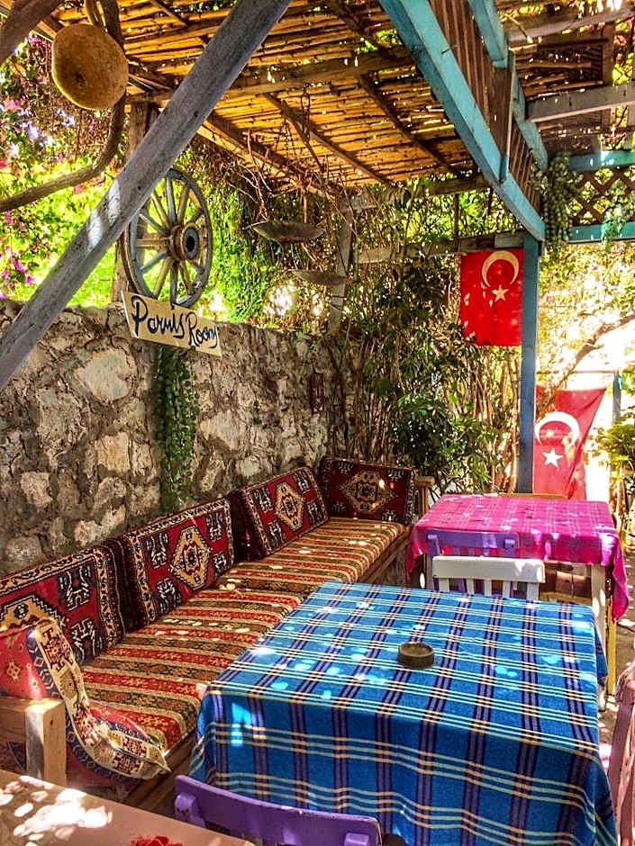 Parmis Rooms