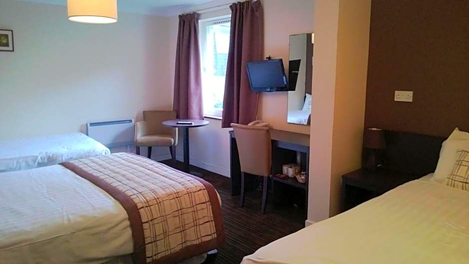 Photo 1 of 6 of Quadruple Room